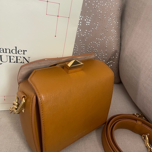 Alexander McQueen handbag show the bag or clutch 100% authentic - Picture 5 of 16